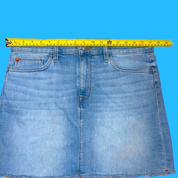 #18- NWOT HUDSON VIVID FRAY HEM DENIM MINISKIRT IN PROPHECY, SIZE 31 - Picture 3 of 9